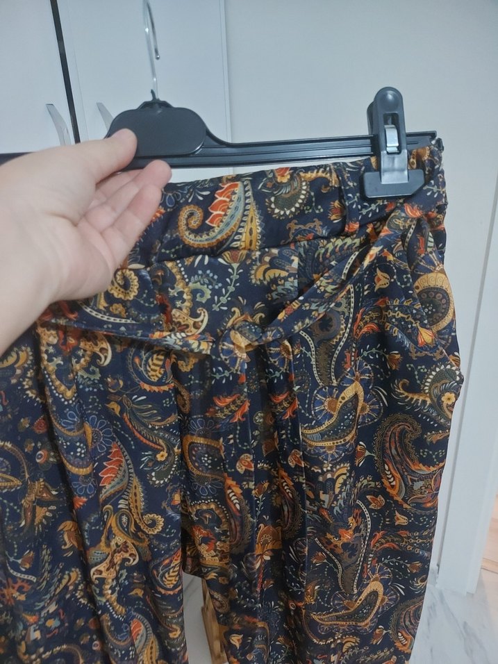 Kemer Detaylı Bohem Desenli Kadın Kısa Pantolon - Görsel 5