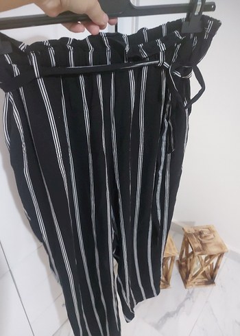 Siyah Çizgili Pilili Kadın Pantolon - Görsel 2