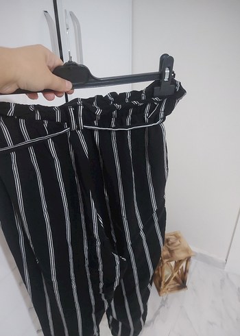 Siyah Çizgili Pilili Kadın Pantolon - Görsel 4