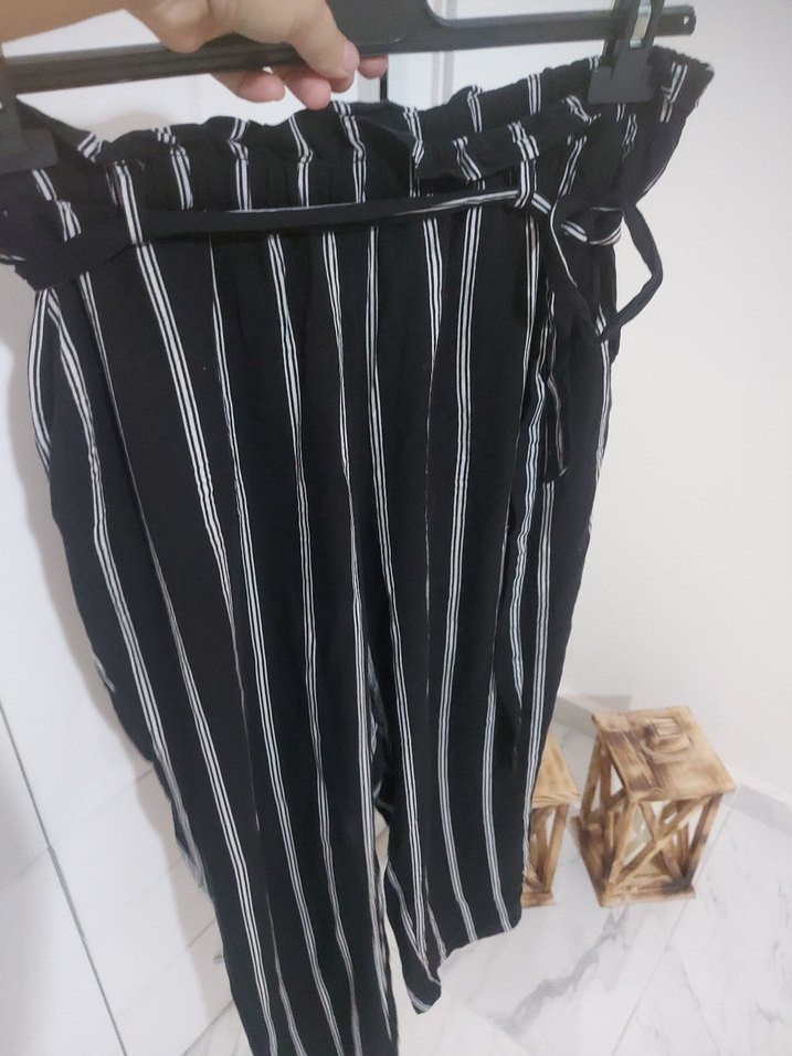 Siyah Çizgili Pilili Kadın Pantolon - Görsel 2