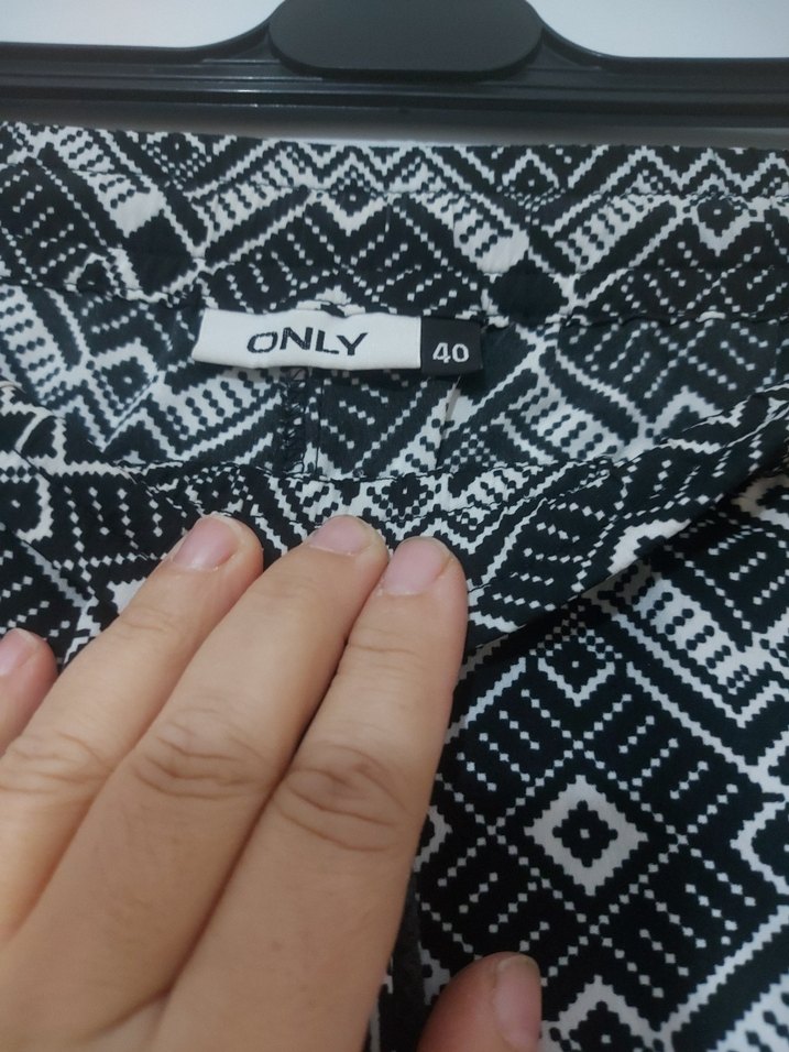 Gri Desenli Bol Kesim Kumaş Pantolon - Görsel 4