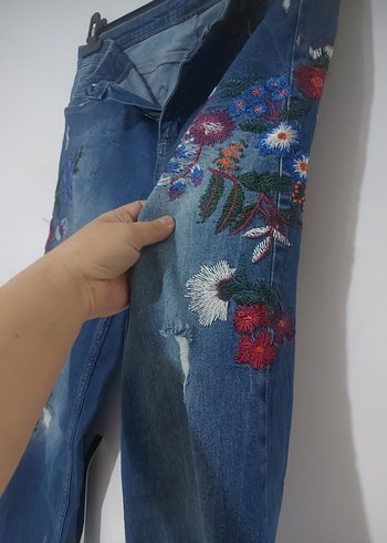 Nakışlı Düğmeli Kadın Midi Kot Pantolon - Görsel 3