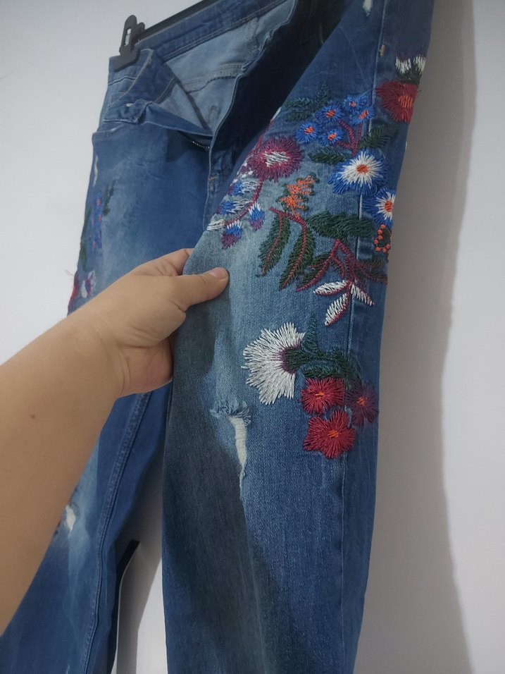 Nakışlı Düğmeli Kadın Midi Kot Pantolon - Görsel 3