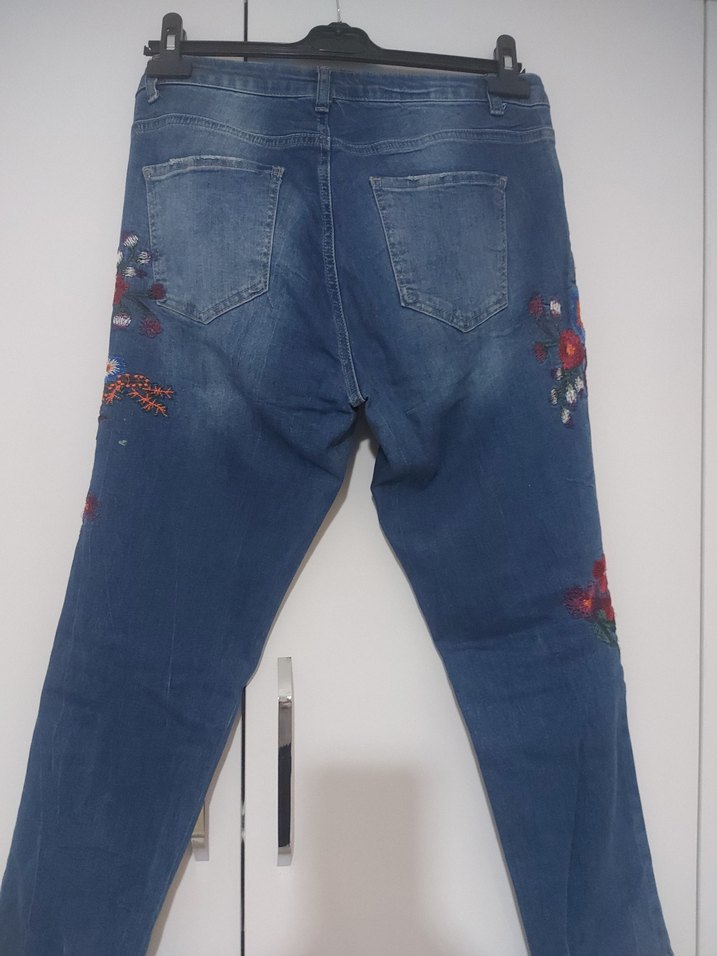 Nakışlı Düğmeli Kadın Midi Kot Pantolon - Görsel 5