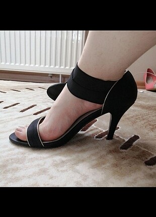 41 Beden Siyah Topuklu Ayakkabı
