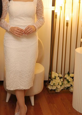 Dantel Detaylı Beyaz Midi Nişan Elbisesi