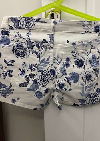 Beyaz Çiçek Desenli Kız Şortu - Görsel 6