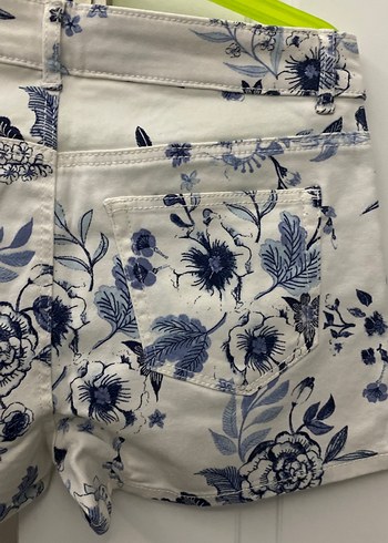 Beyaz Çiçek Desenli Kız Şortu - Görsel 8