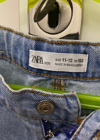 Nakış Detaylı Mavi Kot kız çocuk şortu - Görsel 4