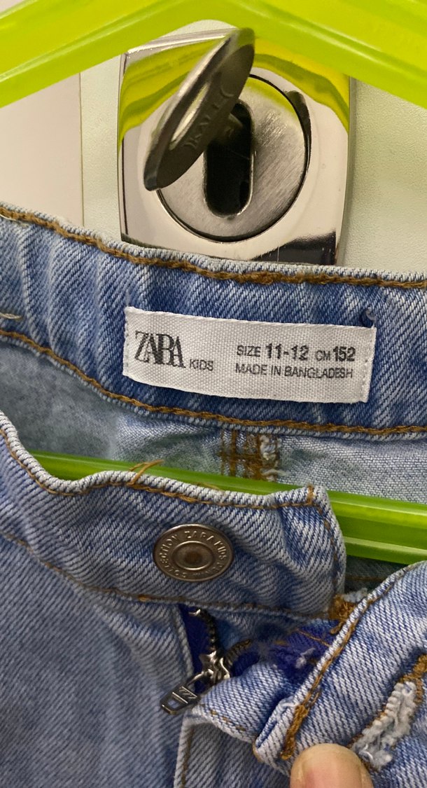 Nakış Detaylı Mavi Kot kız çocuk şortu - Görsel 4