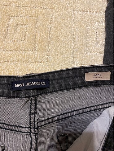 Yetişkin erkek mavi jean kot pantolon