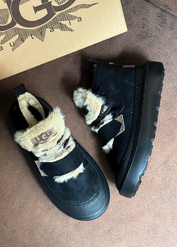 38 Beden Siyah Kürklü UGG Kadın Dolgu Topuk Bot