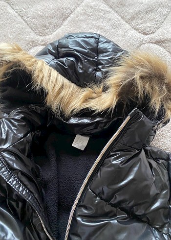 Kız Çocuk Siyah Kapüşonlu Kürklü Mont - Görsel 5