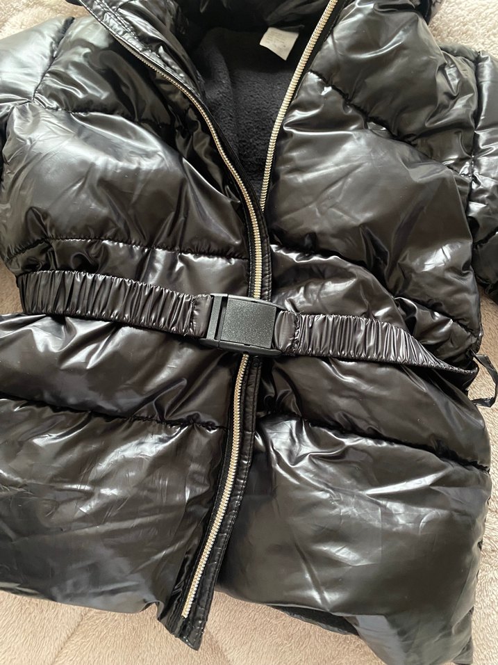 Kız Çocuk Siyah Kapüşonlu Kürklü Mont - Görsel 3