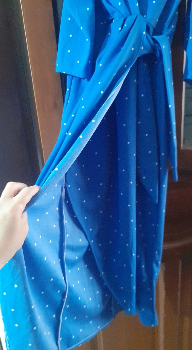 Mavi Puantiyeli V Yaka Uzun Elbise - Görsel 4