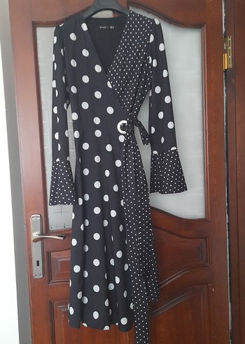 Düğmeli Siyah Puantiyeli Uzun Elbise - Görsel 2