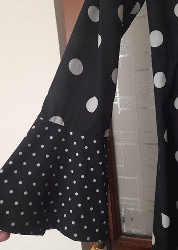 Düğmeli Siyah Puantiyeli Uzun Elbise - Görsel 3