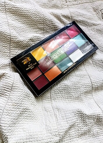 Revolution Reloaded Far Paleti Marvellous Mattes 