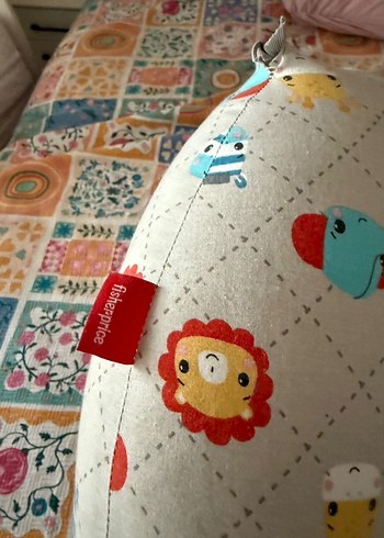 Fisher Price Bebek emzirme yastığı