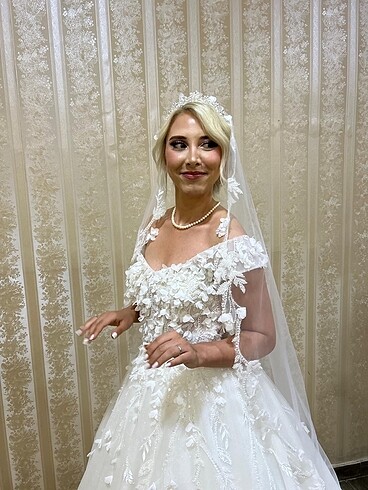 m Beden beyaz Renk Gelinlik 3 Boyutlu Dantel İşlemeli