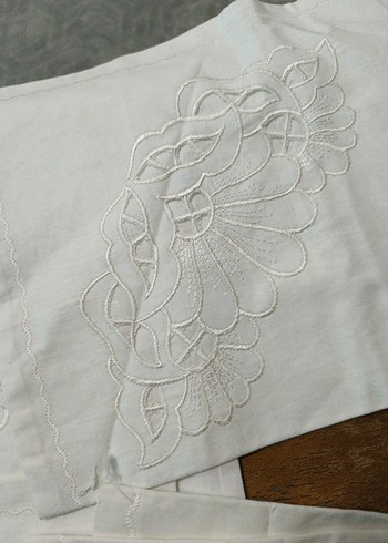 Nakışlı Beyaz yastık kılıfı - Görsel 8