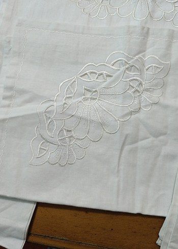 Nakışlı Beyaz yastık kılıfı - Görsel 3