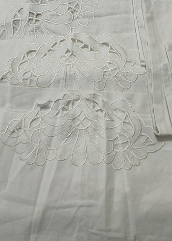 Nakışlı Beyaz yastık kılıfı - Görsel 2