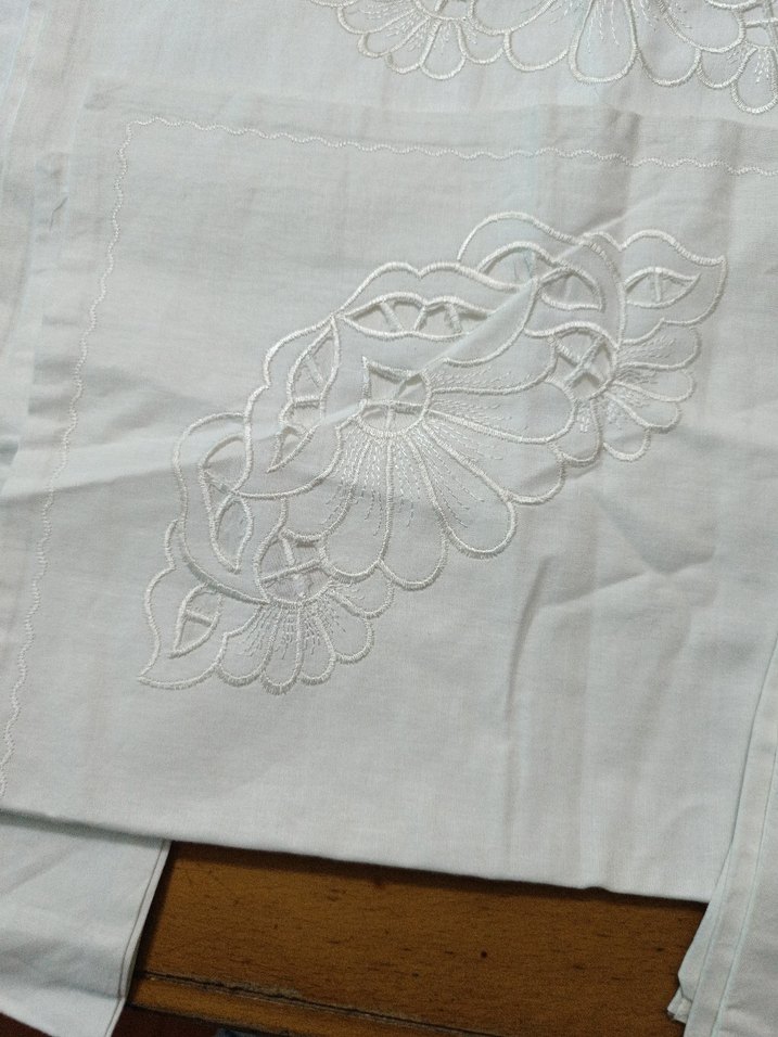 Nakışlı Beyaz yastık kılıfı - Görsel 3