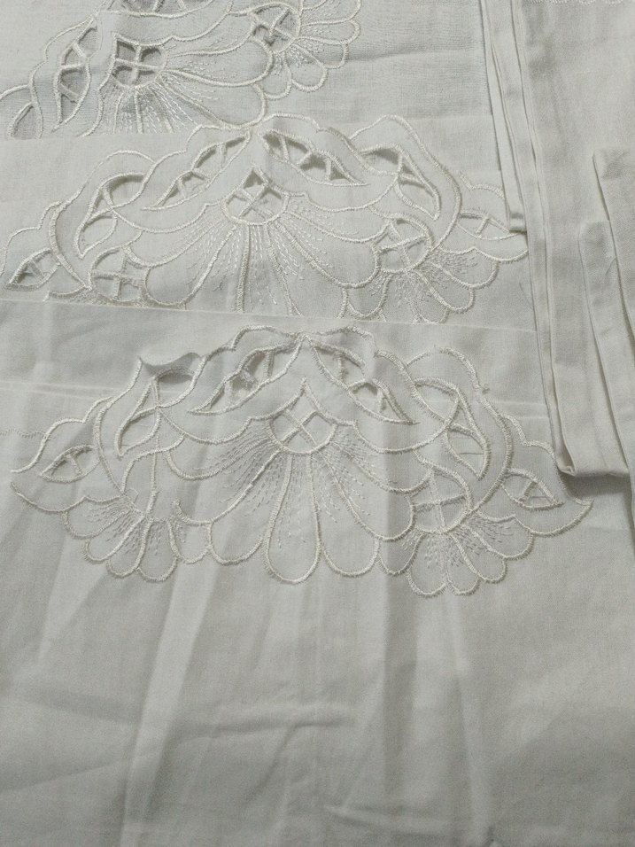 Nakışlı Beyaz yastık kılıfı - Görsel 2