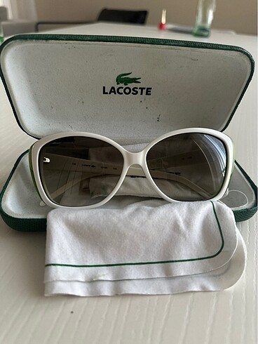 Lacoste beyaz güneş gözlüğü