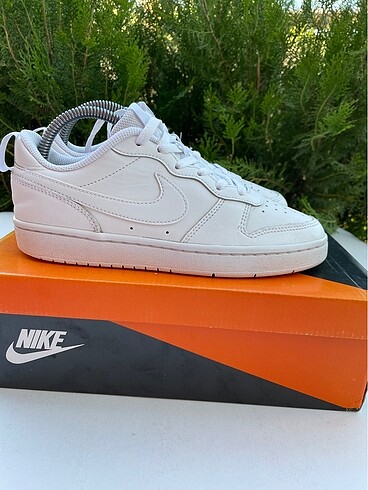 Nike Court Borough Low 2