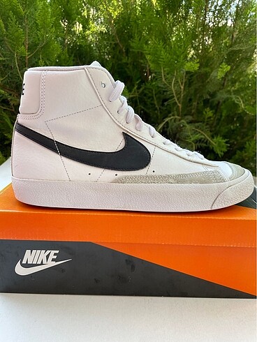 Nike Blazer Mid 77