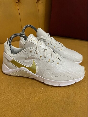 Nike Legend Essential 2