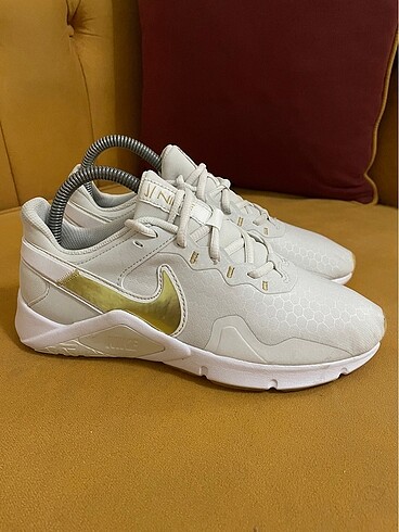 Nike Legend Essential 2