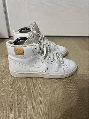 Nike Court Mid