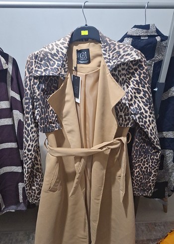 Leopar Desenli Kemerli Kadın Trençkot