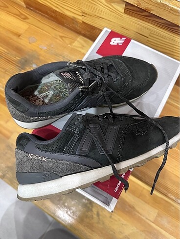 37 Beden New balance ayakkabı çok kısa zaman kullanıldı