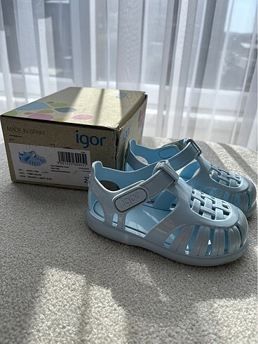 İgor glos mavi sandalet