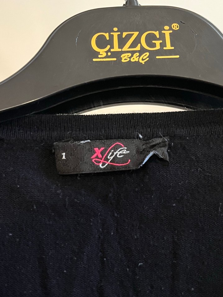 Siyah V Yaka Kadın Triko - Görsel 3