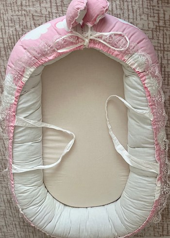 Beden Pembe Nakışlı Bebek Uyku Yatağı babynest