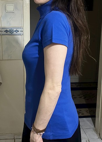 Parlak Mavi Yüksek Yakalı Hamile Tişörtü - Görsel 2