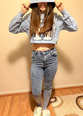 Gri Kapüşonlu Crop Sweatshirt - Görsel 3