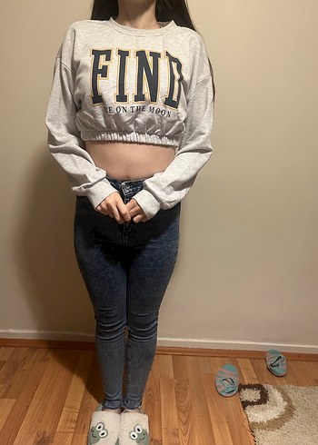 Kadın Gri Buckle Detaylı Crop Sweatshirt - Görsel 4