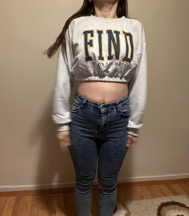 Kadın Gri Buckle Detaylı Crop Sweatshirt - Görsel 2