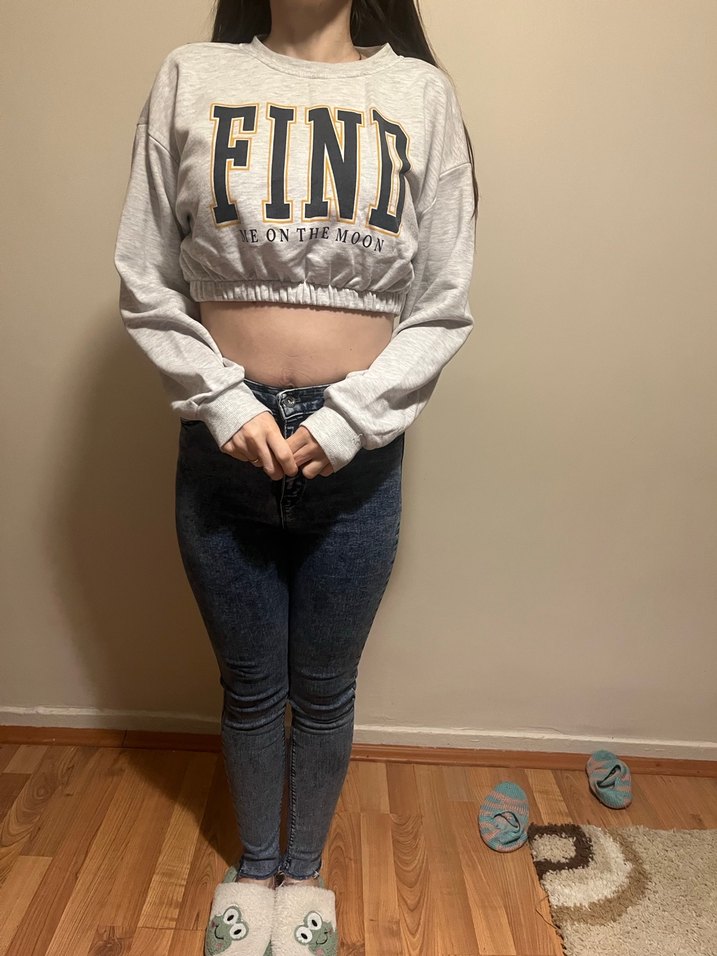 Kadın Gri Buckle Detaylı Crop Sweatshirt - Görsel 4