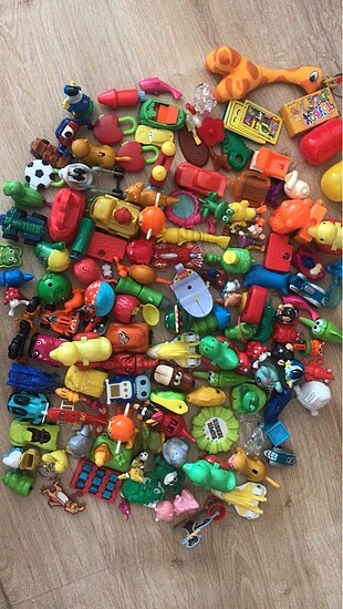 Kinder joy toybox ve top kutı oyuncakları