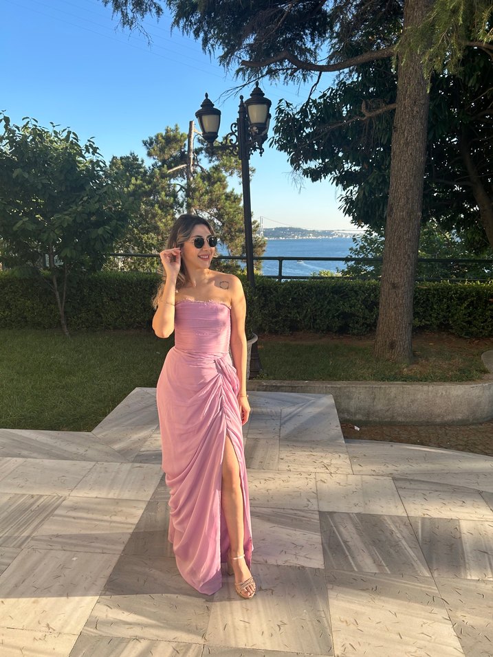 Pembe Drapeli Straplez Midi Elbise - Görsel 3