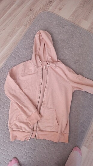 Pembe kapşonlu