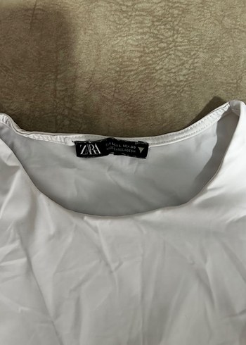 l Beden ZARA UZUN KOLLU POLIAMID T-SHIRT