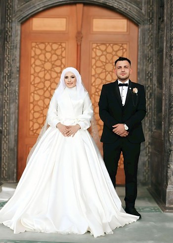 Uzun Beyaz Yaka İşlemeli saten incili gelinlik - Görsel 3